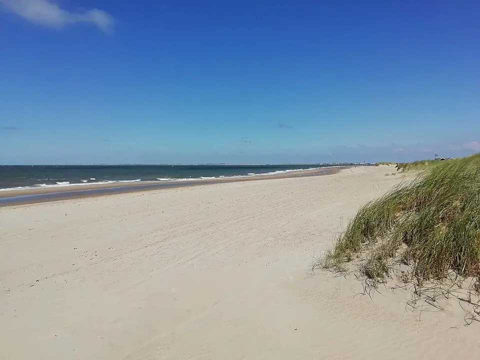 Strand bei Renesse als Einstieg in den Campingurlaub in Zeeland