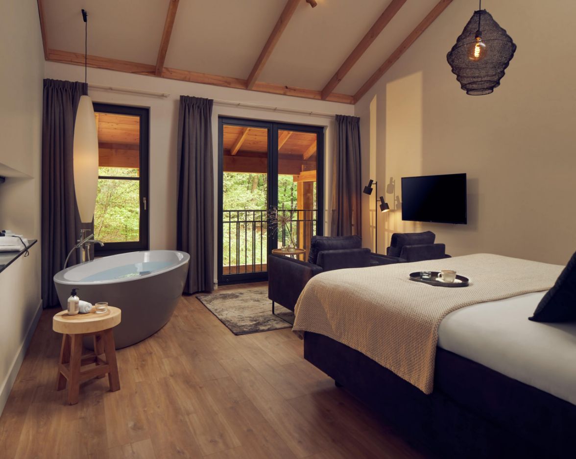 Loft Junior Suite van Hotel Beekhuizen met vrijstaand bad