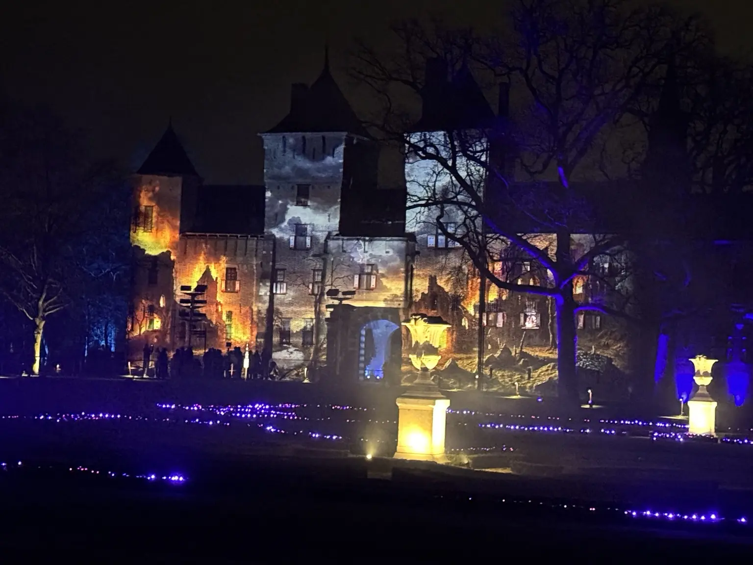 Projecties op de gevel en torens van Kasteel de Haar